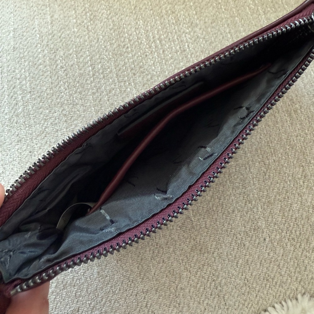 Simply Vera by Vera Wang 🔮Burgundy Wristlet 🔮 NEW WITHOUT TAGS - Picture 6 of 9